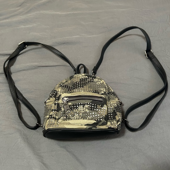 Steve Madden Camouflage Backpack with Black Straps - Picture 1 of 5
